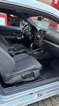Volkswagen Scirocco 2.0 TDI SPORT - 14