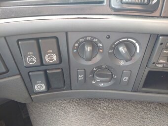 VOLVO FM 13 420 4x2 s hydraulickým čelem - 14