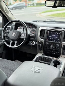 Dodge RAM 1500 5.7 HEMI—2018–4x4—TAŽNÉ 3.5t—159.000km - 14