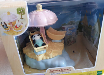 Sylvanian Families Carousel - kolotoč - 3 figurky - 14