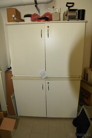 Vitríny, pulty, skřínky, pracovní stoly - 14