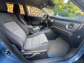 Toyota Auris 1.8 hybrid kombi - 14