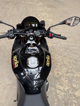 Aprilia Tuono V4 Factory - 14