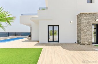 Moderní dvoupodlažní dům 4+kk o ploše 119 m² Španělsko - 14