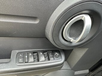 Dodge Nitro 2,8 CRDi 130 kW 4x4 - 14