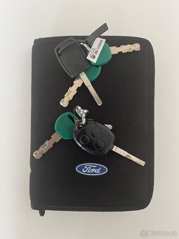 Ford Focus 1.6 hatchback - 14