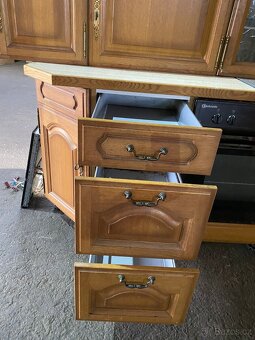 Masivní kuchyňská linka z Německa se spotřebiči - 14