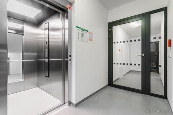 Moderní 2+kk bydlení hned u parku Klamovka, 44m2 - 14