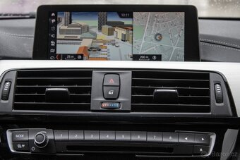 BMW Rad 3 320i xDrive Sport Line A/T - 14