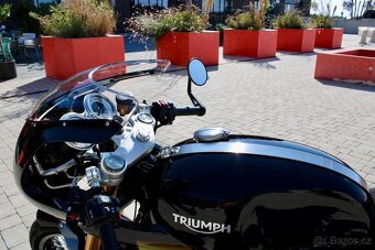 Triumph Thruxton RS 1200 Jet Black - 14