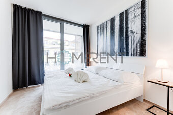 Stylový a prostorný byt 4+kk s panoramatickou lodžií, Praha  - 14