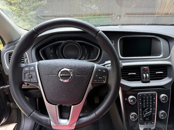Volvo V40 D3 110 kW, 2017, 1. majitel, nezávislé topení - 14