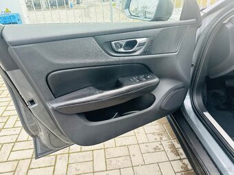 TOP: Volvo V60 XC  2,0 D4 - 14