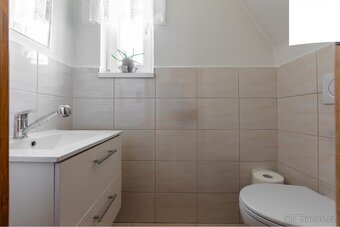 Prostorný byt 5+1 (114 m²) v klidné části Karlových Varů – F - 14