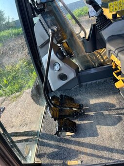 Pásový bagr Caterpillar 323 - 14