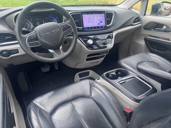 Chrysler Pacifica 3,6 L RU Čočka Adapt 2022 - 14
