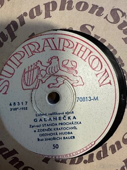 Retro gramofon + 20 vinyl desek - 14