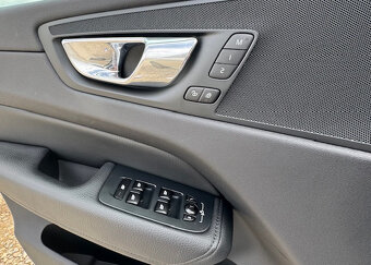 Volvo XC60 D5 Momentum AWD A/T - 14