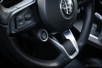 Alfa Romeo Giulia 2.0 Turbo Veloce AT AWD - AJ NA SPLÁTKY - 14