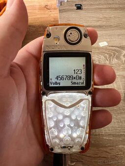 Prodám staré mobilní telefony s příslušenstvím - 14