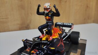 Max Verstappen 1:18 s figurkou - víťaz Monaco - 14