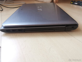 SONY VAIO SVE1511H1ESI - výborný stav - 14