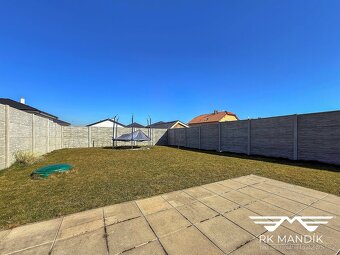 Prodej bytu 3+kk, ~73 m2 se zahradou ~317m2 a 4x stáním pro  - 14