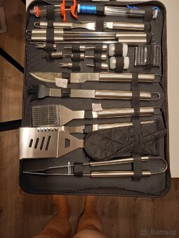 Gril Weber Q1200 vč. podstavce, bomb a grilovacího náčiní - 14