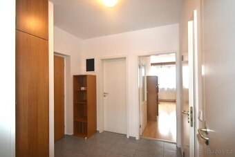 Velmi pěkný 2+kk, 68m2 se dvěma lodžiemi, garáží a sklepem,  - 14