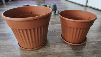 Sada 9 ks květináčů + 6 ks květníků - 14