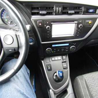 Toyota Auris 1,8i 73kw HYBRID, 2015, NAJETO 134TKM, EDITION - 14