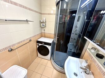 Prodej prostorného bytu 3+1 upravený na 4+1, 4x lodžie, Hrad - 14