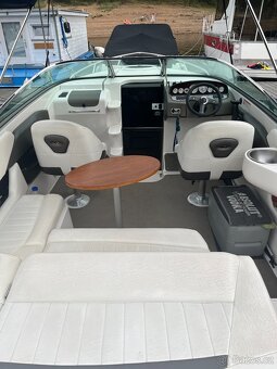 REGAL 2250 5.7MPI kajutový motorový člun - 14