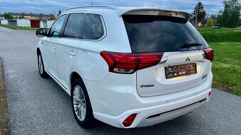 Hybridni Outlander 2.4PHEV 165Kw Matrix svetla EVdojezd 50km - 14