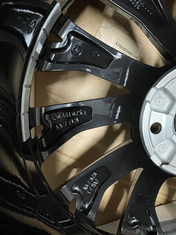 SUPERB 4, 3 NOVÁ ZIMNÍ ALU HELIX BLACK 235/40/19 R.V 2024 - 14