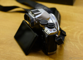 Olympus OMD E-M10 + 14-42 EZ pancake - 14