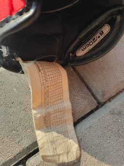 Brusle a hokejová výstroj - 14