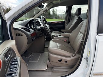 Chrysler Town country - 14