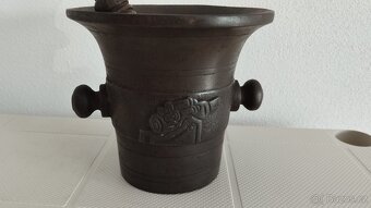 Starý válečný litinový hmoždíř s dělem a rokem 1914-1917 - 14