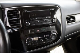 Mitsubishi Outlander z roku 2012 - 14