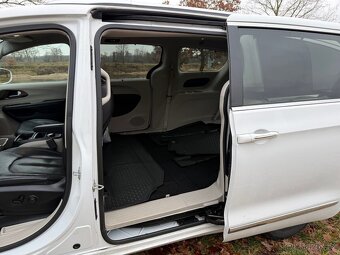 Chrysler Pacifica - 14