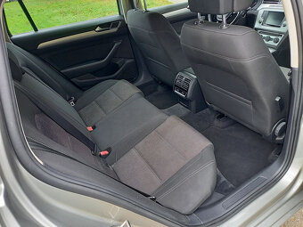 Volkswagen Passat 2,0Tdi 110kw klima+Navi+SERVIS - 14