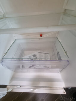 Darují za odvoz  vestavnou ledničku Whirpool - 14