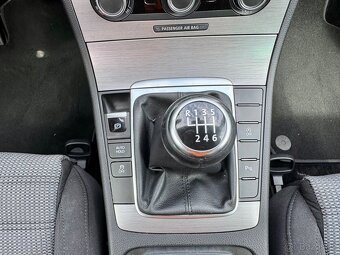 VOLKSWAGEN PASSAT 2,0 TDI 103 kW - 14