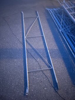 Lešení EKRO 85 + doplňky cca 110m2 pohledové plochy - 14