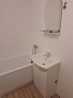 Pronájem bytu 1+kk 29 m s komorou a balkónem - 14