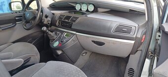 Peugeot 807 2.2  94kw 7 míst - 14