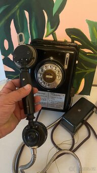 Starý nástěnný telefon na mince - 14