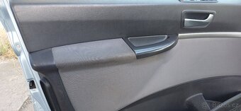 Peugeot 807 2.2  94kw 7 míst - 14