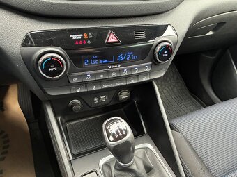 Hyundai Tucson 2.0CRDi 100kW 4x4 ČR 1MAJ NAVI DPH TAŽNÉ - 14